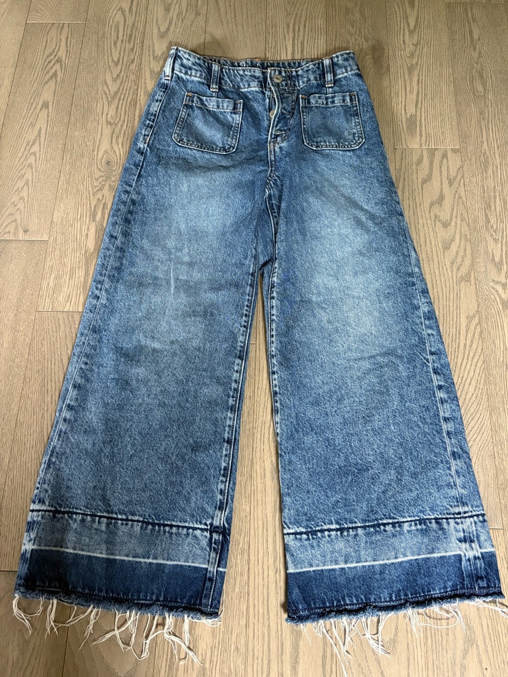 GAP Wide-Leg High Rise Jeans in Blue with Frayed Hem